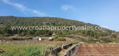 Land, Otok Vis, 25 200 m², 151 200 € - 2