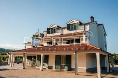 Haus in Cista Provo, 2.200 m² Garten und touristisches Potenzial - 4