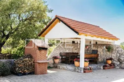 Haus in Cista Provo, 2.200 m² Garten und touristisches Potenzial - 6