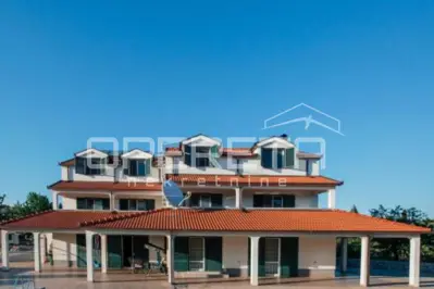 Haus in Cista Provo, 2.200 m² Garten und touristisches Potenzial