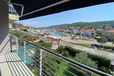 Kuća u Marini, 4 etaže i 3 stana - 14