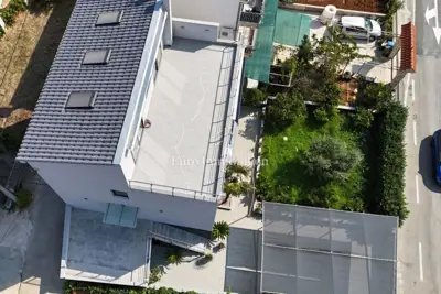 Kuća u Marini, 4 etaže i 3 stana - 15