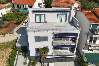 Kuća u Marini, 4 etaže i 3 stana - 3