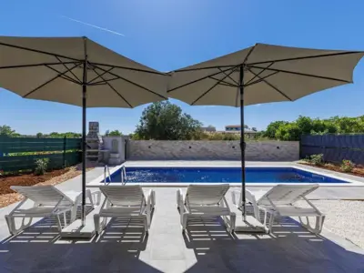 Kuća 154 m², Vodnjan - moderna prizemnica s bazenom - 2