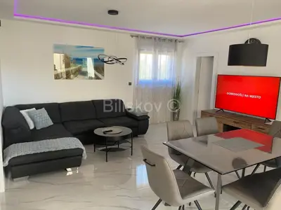 Stan 78 m², Srima, 50 m od mora i pogled na more