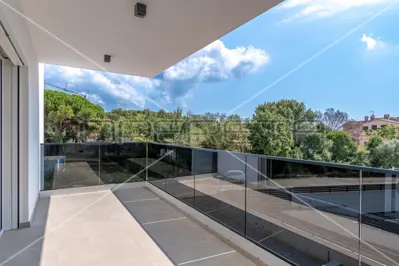 Stan s pogledom na Rovinj i more s krovnom terasom