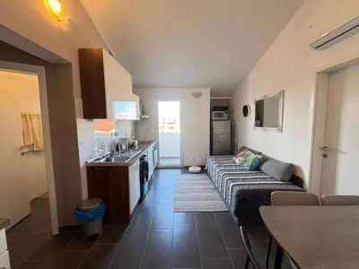 Apartment in a quiet location near the sea
