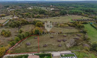 Land 1,008 m², Filipana - flat and peaceful - 4
