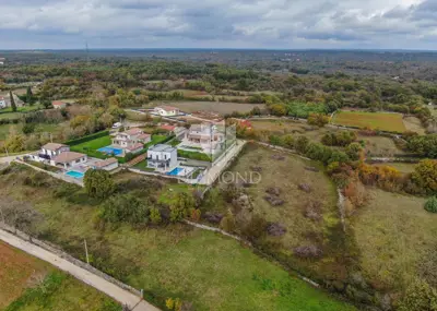 Land 1,008 m², Filipana - flat and peaceful - 6
