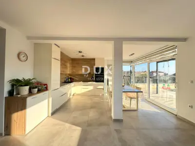 Stan 90,6 m², Medulin - 2 sobe, okućnica i bazen - 5