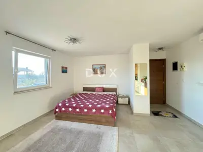 Stan 90,6 m², Medulin - 2 sobe, okućnica i bazen - 6