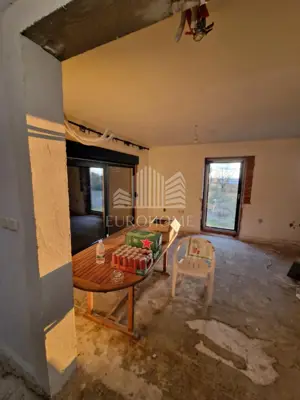 Haus 350 m², Križ - Wohn- und Geschäftsgebäude, zwei Garagen - 20