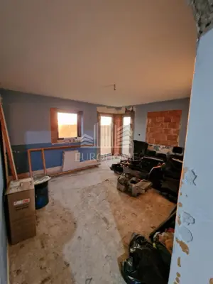 Haus 350 m², Križ - Wohn- und Geschäftsgebäude, zwei Garagen - 15