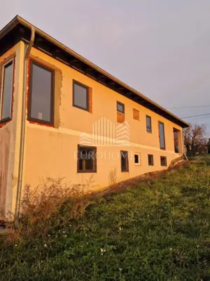 Haus 350 m², Križ - Wohn- und Geschäftsgebäude, zwei Garagen - 4