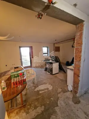 Haus 350 m², Križ - Wohn- und Geschäftsgebäude, zwei Garagen - 16