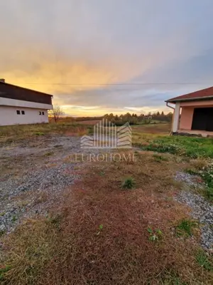 Haus 350 m², Križ - Wohn- und Geschäftsgebäude, zwei Garagen - 7