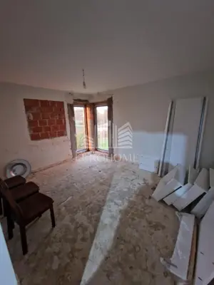 Haus 350 m², Križ - Wohn- und Geschäftsgebäude, zwei Garagen - 13