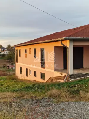 Haus 350 m², Križ - Wohn- und Geschäftsgebäude, zwei Garagen - 5