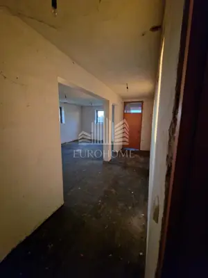 Haus 350 m², Križ - Wohn- und Geschäftsgebäude, zwei Garagen - 10