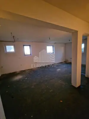 Haus 350 m², Križ - Wohn- und Geschäftsgebäude, zwei Garagen - 14