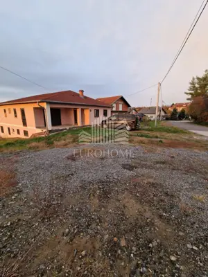 Haus 350 m², Križ - Wohn- und Geschäftsgebäude, zwei Garagen - 3