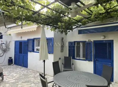 Kuća 80 m², Karlobag - blizu mora i renovirana
