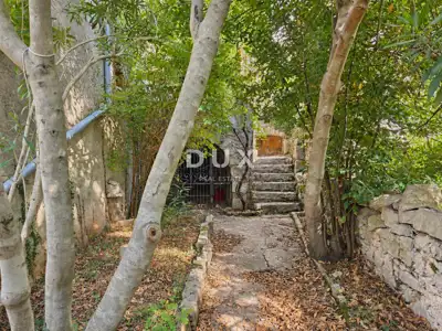 Steinhaus 60 m², Kornić - Garten und Garage - 2