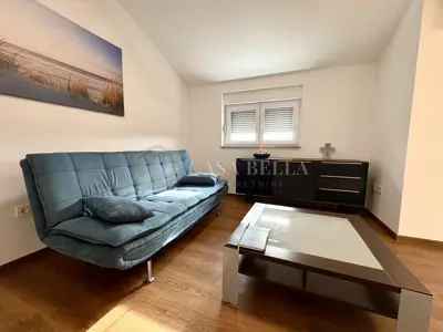 Stan 55,61 m², Viškovo - 2 sobe, terasa i vrt