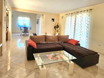 Kuća 140 m², Sveti Lovreč - privatni bazen i okućnica - 2