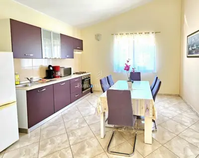 Kuća 140 m², Sveti Lovreč - privatni bazen i okućnica - 4