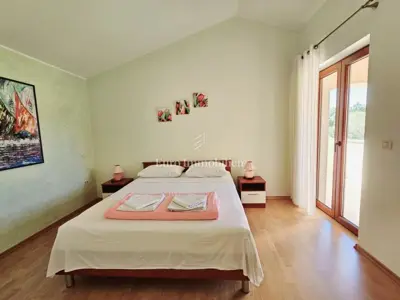Kuća 140 m², Sveti Lovreč - privatni bazen i okućnica - 5