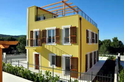 Vila 188 m², Splitska na Braču, 200 m od mora i pogled na more