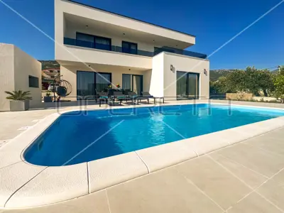 Villa 257 m², Kaštel Stari - beheizter Pool und atemberaubender Panoramablick