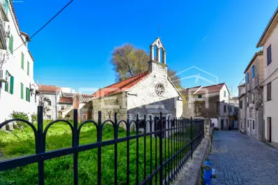 Kuća u nizu u staroj jezgri, Kaštel Lukšić, 90 m² - 18