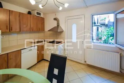 Kuća u nizu u staroj jezgri, Kaštel Lukšić, 90 m² - 3