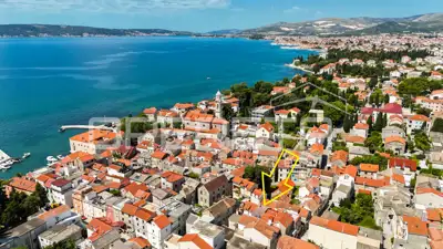 Kuća u nizu u staroj jezgri, Kaštel Lukšić, 90 m² - 2