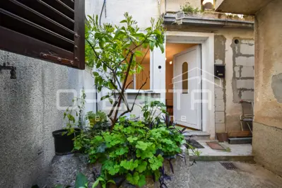 Kuća u nizu u staroj jezgri, Kaštel Lukšić, 90 m² - 22
