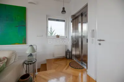 Haus 400 m², Jarun, Blick auf den See und Pool - 11