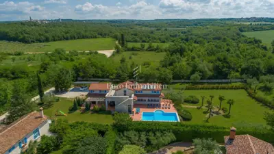 Kuća 319 m², Višnjan - bazen i uređena okućnica - 2