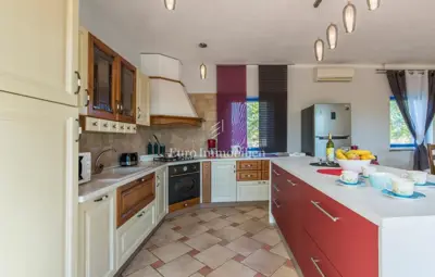 Kuća 319 m², Višnjan - bazen i uređena okućnica - 12