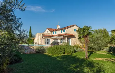 Kuća 319 m², Višnjan - bazen i uređena okućnica - 10