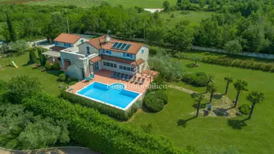 Kuća 319 m², Višnjan - bazen i uređena okućnica