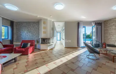 Kuća 319 m², Višnjan - bazen i uređena okućnica - 16