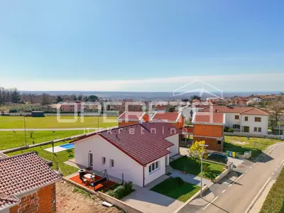 House for sale in Kaštelir, 186 m² - 14