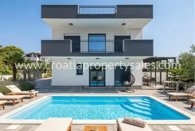 Haus, Šibenik, 150 m², 620 000 €
