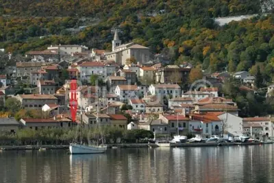 Građevinsko zemljište 2 900 m², Bakar uz obalu i pogled na zaljev