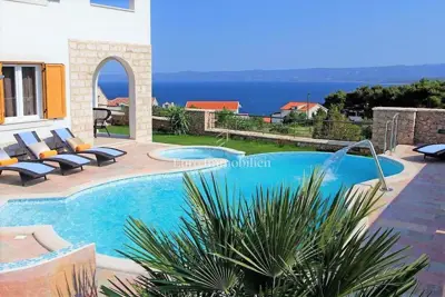 Luksuzna villa na top lokaciji s prekrasnim pogledom na more