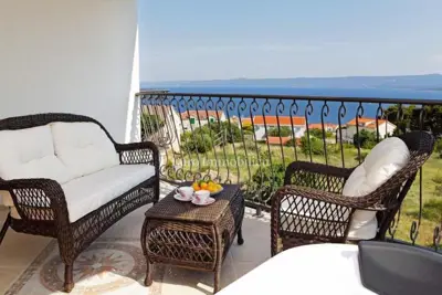 Luksuzna villa na top lokaciji s prekrasnim pogledom na more - 8