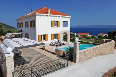 Luksuzna villa na top lokaciji s prekrasnim pogledom na more - 13