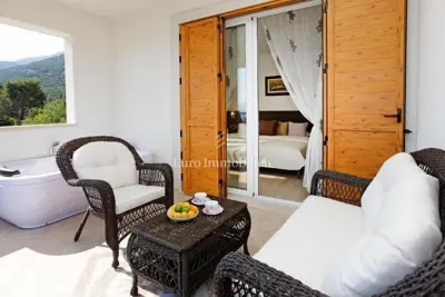 Luksuzna villa na top lokaciji s prekrasnim pogledom na more - 6